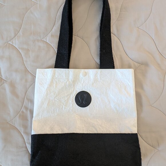 Lululemon Small Reusable Bag - Picture 4 of 7